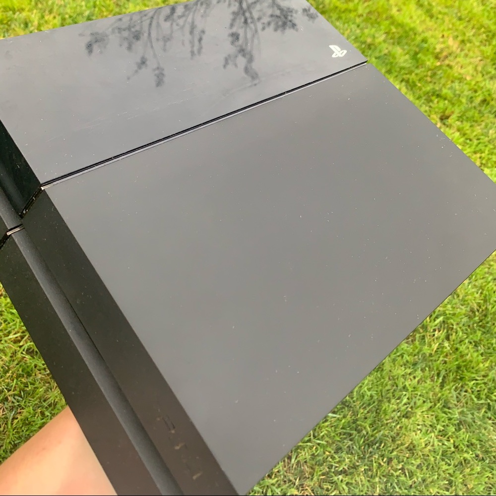 PLAYSTATION 4 ( PS4 ) BLACK